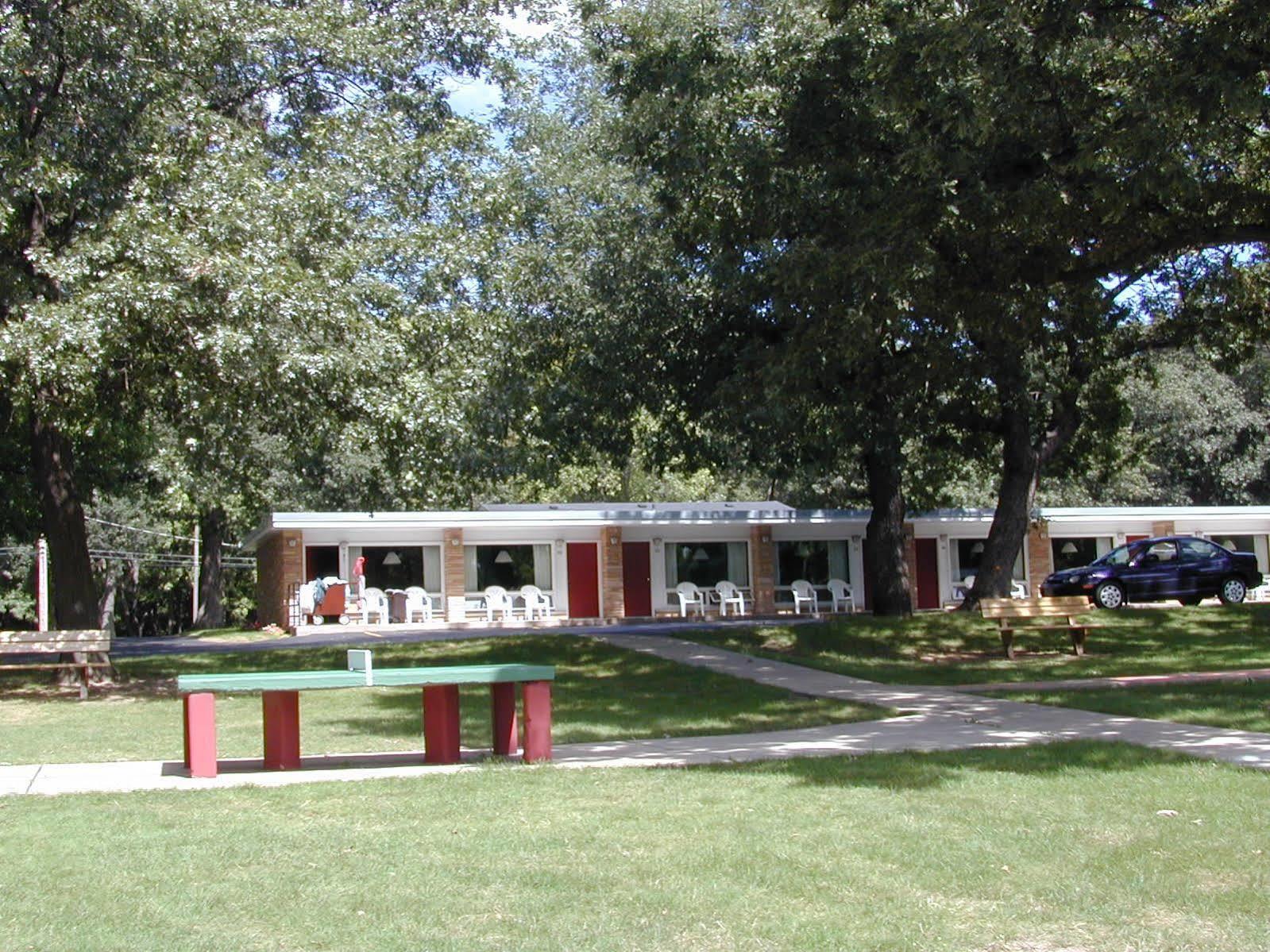Indian Trail Motel Wisconsin Dells Kültér fotó